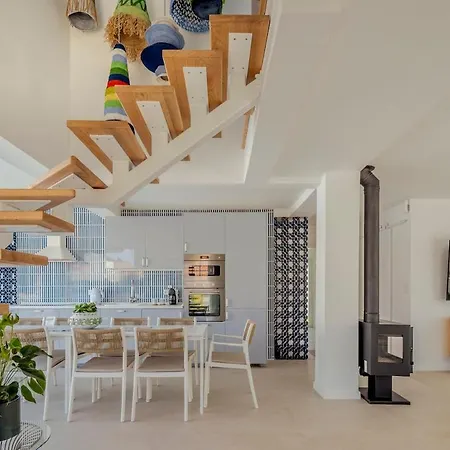 Villa Blue - Coastal Escape *